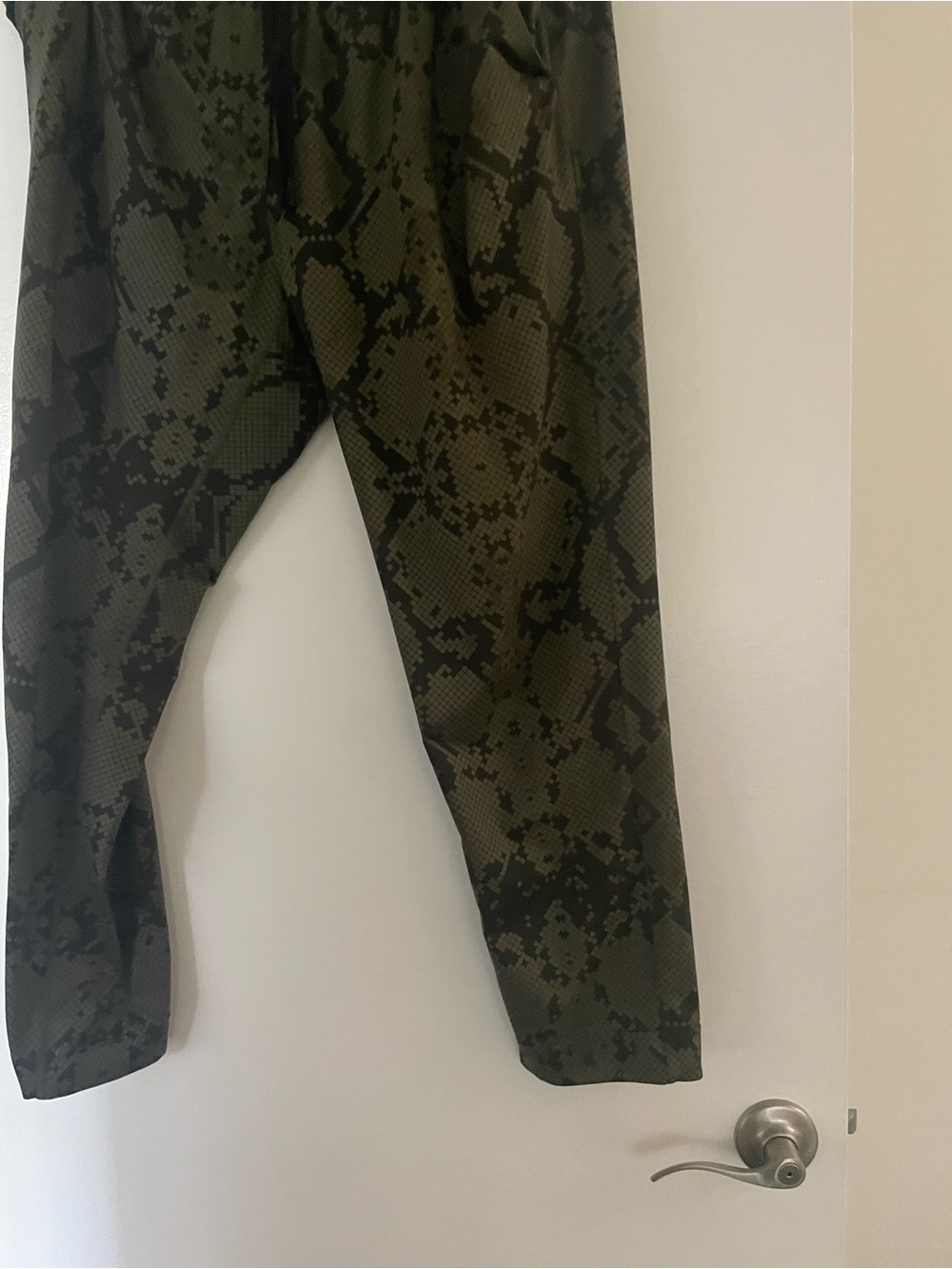 lululemon Olive Green and black snakeprint  pants poly and Lycra. Size 10.